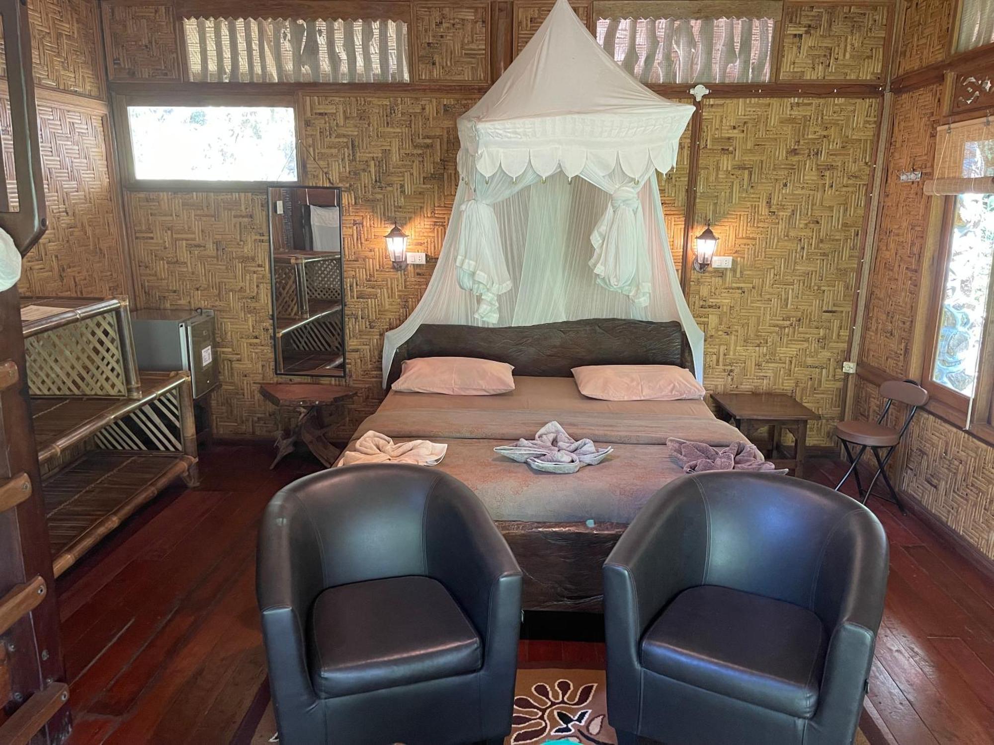 Kupu Kupu Garden Guest House & Cafe Bukit Lawang Zewnętrze zdjęcie