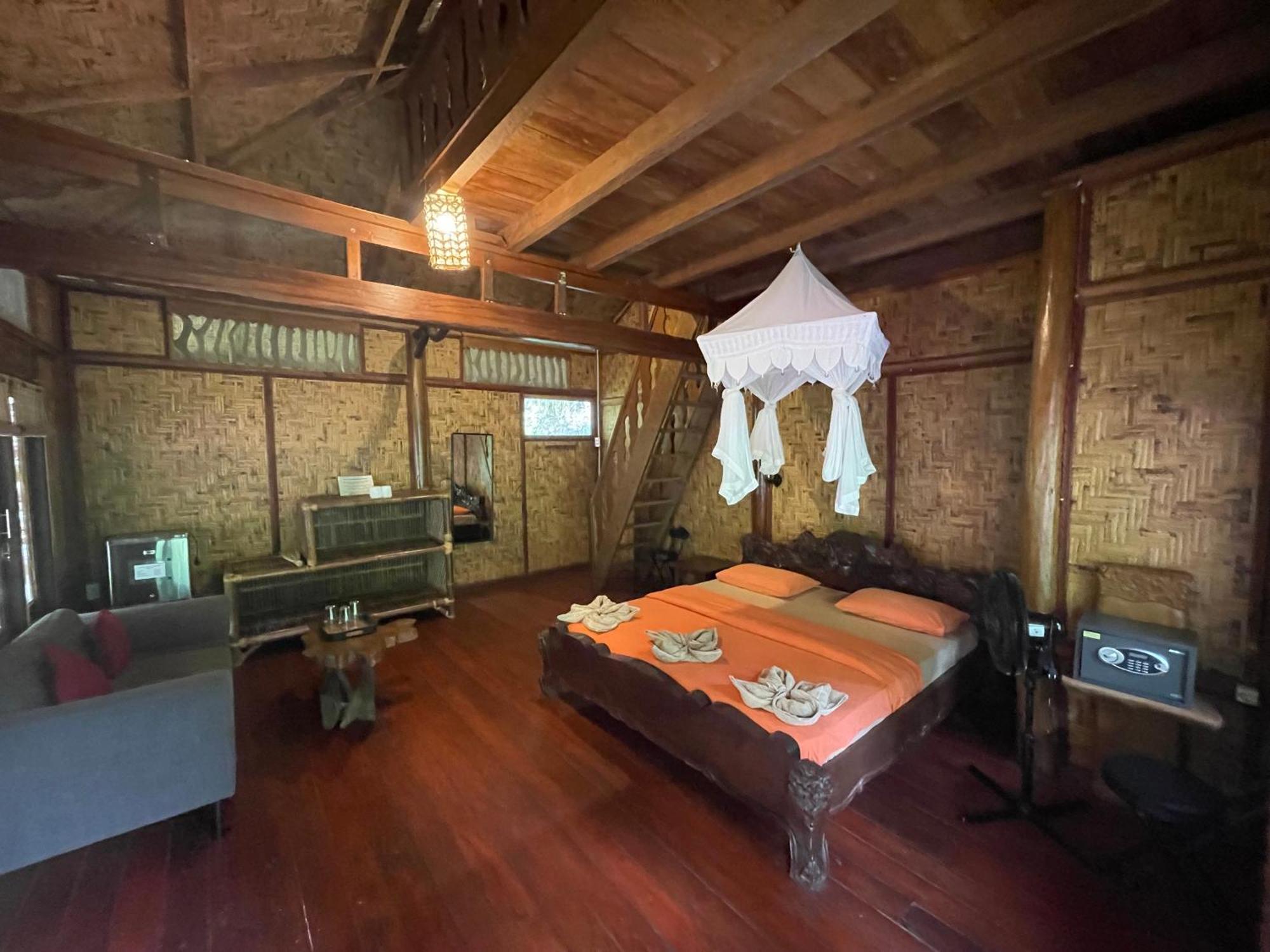 Kupu Kupu Garden Guest House & Cafe Bukit Lawang Zewnętrze zdjęcie