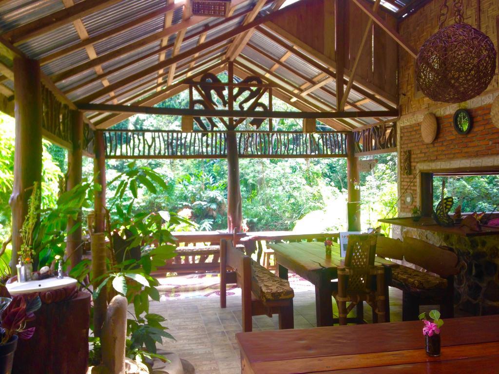 Kupu Kupu Garden Guest House & Cafe Bukit Lawang Zewnętrze zdjęcie
