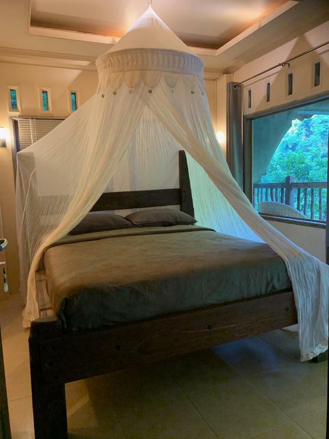 Kupu Kupu Garden Guest House & Cafe Bukit Lawang Zewnętrze zdjęcie